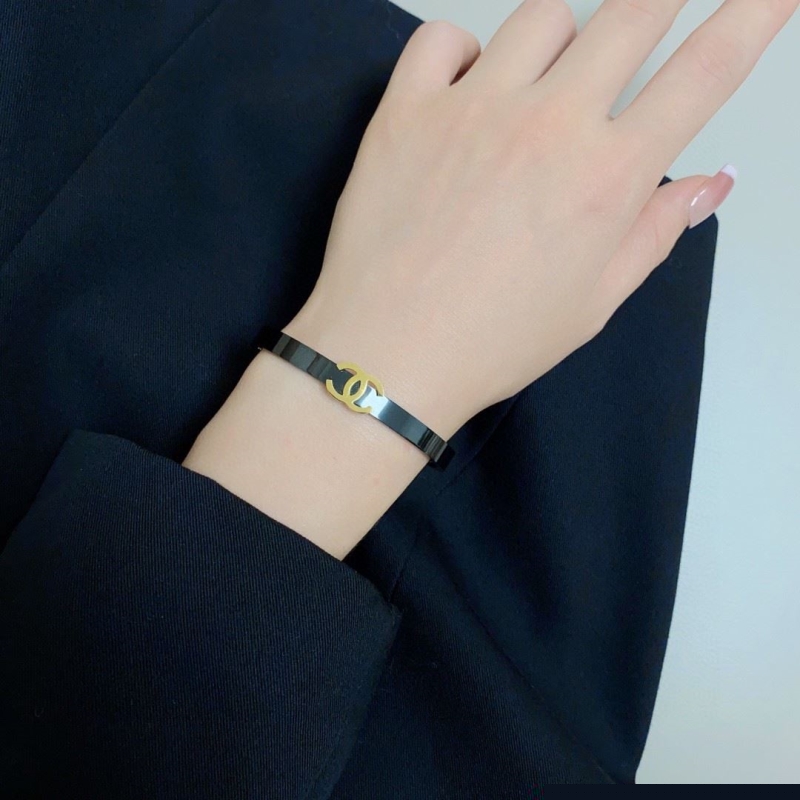 Ba*len*cia*ga bracelets